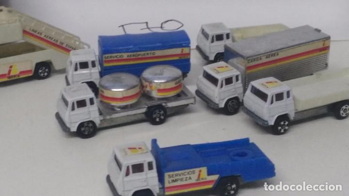 Coches a escala: lote antiguo de camiones de guisval aeropuerto