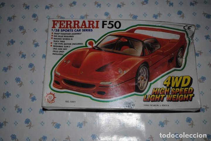 Coches a escala: Coche de carreras Ferrari F50 a escala 1/28. Funciona a pilas. Nuevo a estrenar.