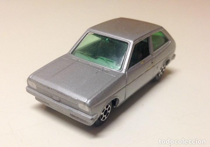 Coches a escala: Ford Fiesta Pilen. Escala 1/64. Mod.806