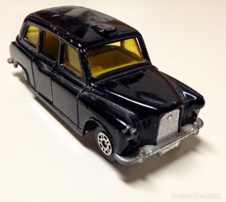 Coches a escala: London Taxi. Corgi. Escala1/64