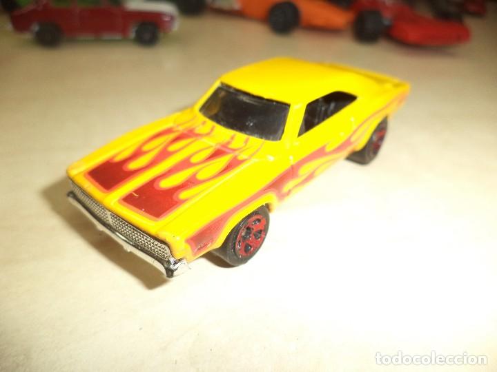 Coches a escala: Dodge Charger 69 Hotwheels Mattel 2004.