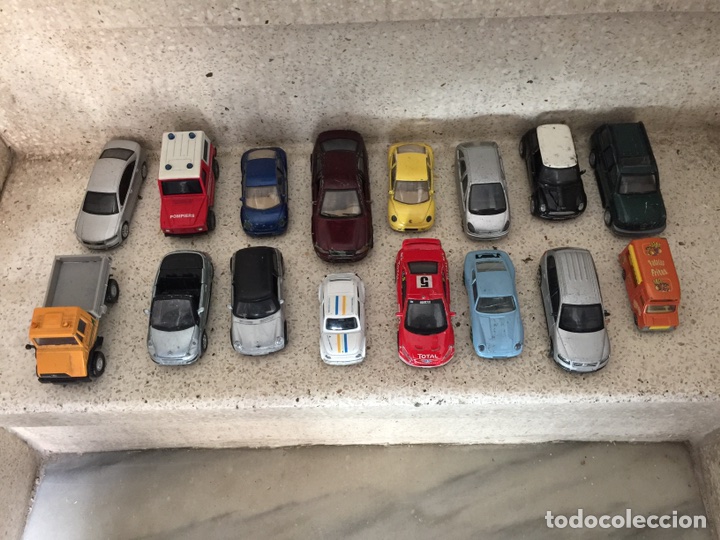 Coches a escala: COCHES MAISTO Y BURAGO. 16 COCHES.