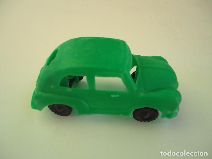 Coches a escala: ANTIGUO COCHE DE PLASTICO DE SEAT 600. A&Ntilde;OS 60. -- 24