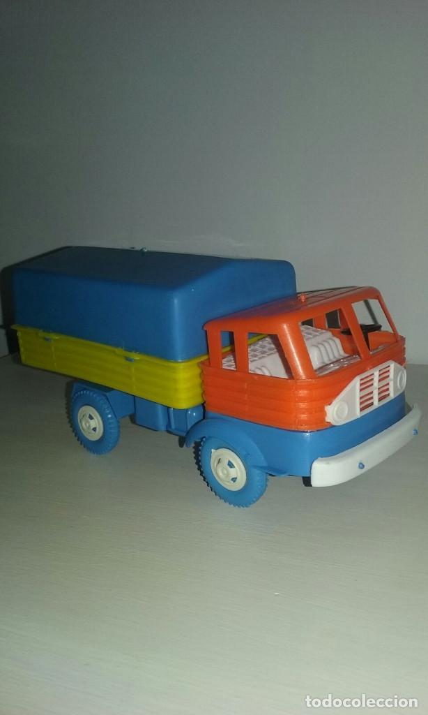 Coches a escala: ANTIGUO CAMION PEGASO DE JUGUETE