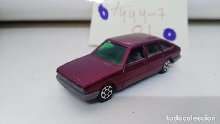 Coches a escala: antiguo coche chrysler 150 de pilen