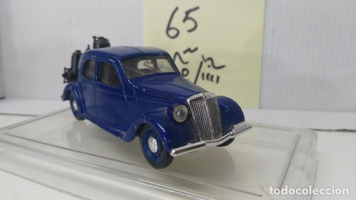 Coches a escala: antiguo coche  de brumm - Foto 2