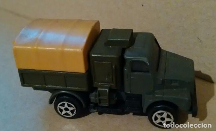 Coches a escala: Cami&oacute;n Guisval VOLVO color verde militar escala 1/58 *