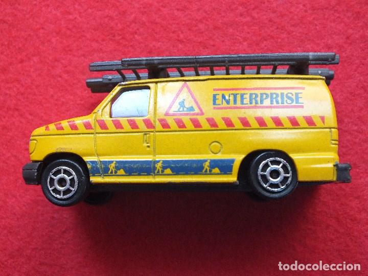 Coches a escala: FORD FURGONETA MET&Aacute;LICA OBRRAS P&Uacute;BLICAS ECONOLINE MAJORETTE 270/271
