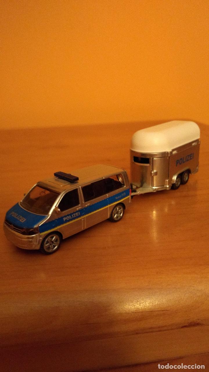 Coches a escala: FURGONETA VW CON REMOLQUE DE CABALLOS