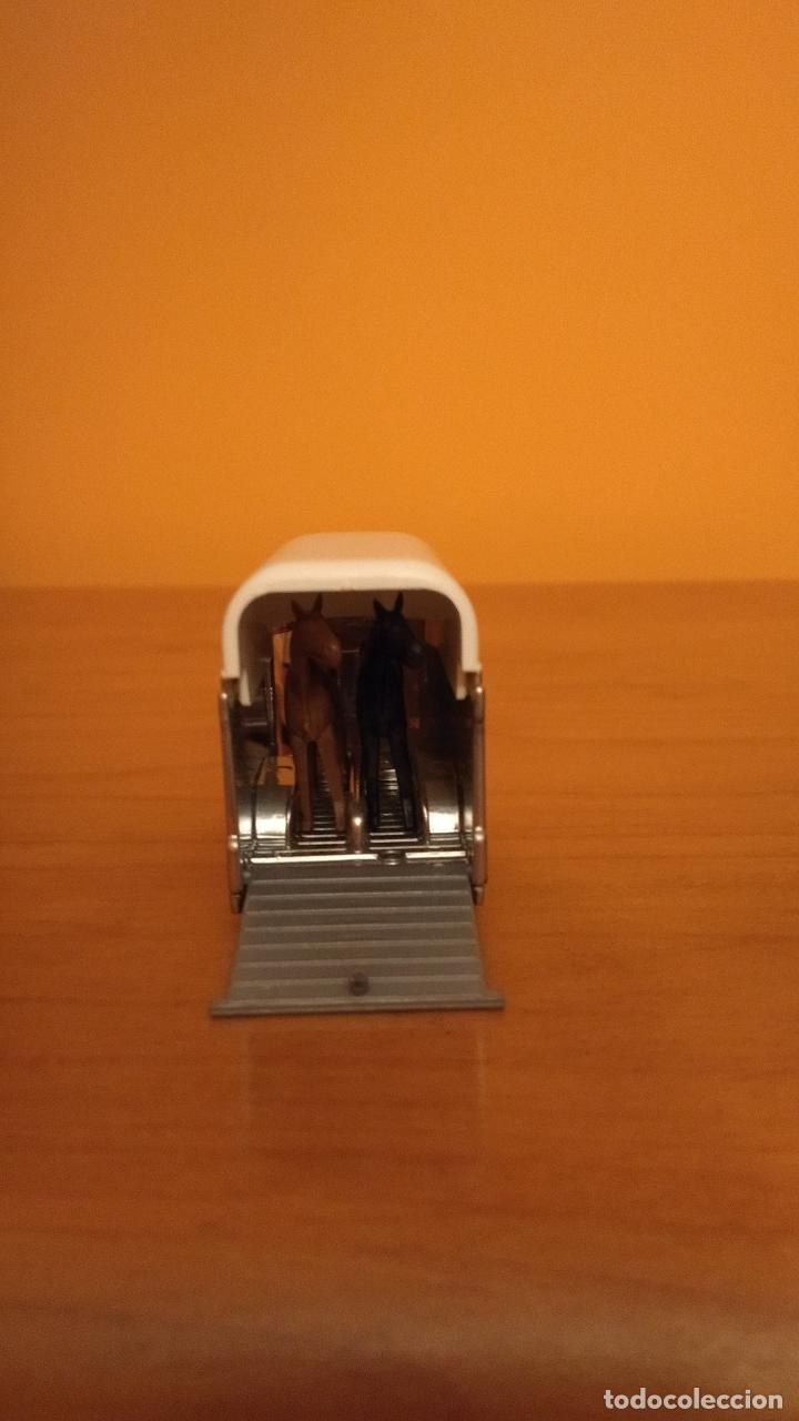 Coches a escala: FURGONETA VW CON REMOLQUE DE CABALLOS - Foto 4