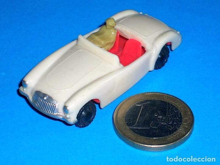 Coches a escala: MGA Sports Coupe 7422, matchbox 19B copy, plastic H0 1/87 made in Hong Kong by Blue Box, a&ntilde;os 60.