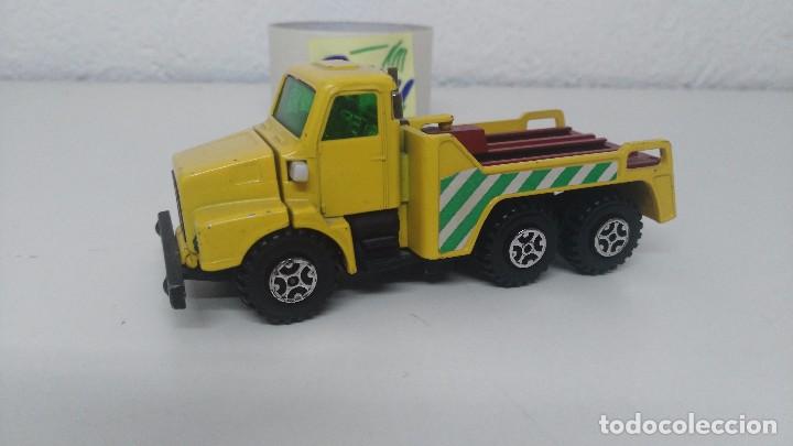 Coches a escala: antiguo camion de guisval volvo