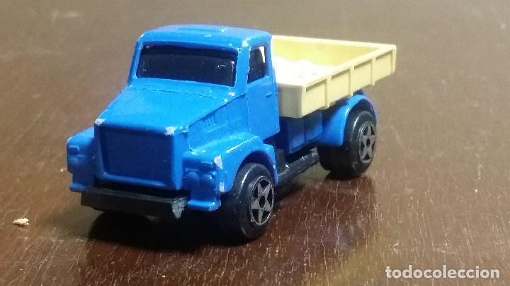 Coches a escala: cami&ograve;n volvo de guisval, made in spain