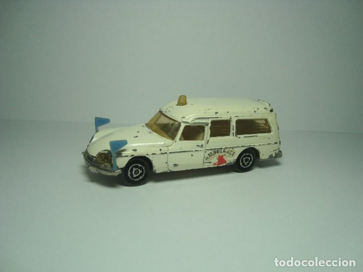 Coches a escala: CITROEN DS TIBURON AMBULANCIA DE MAJORETTE 1,64