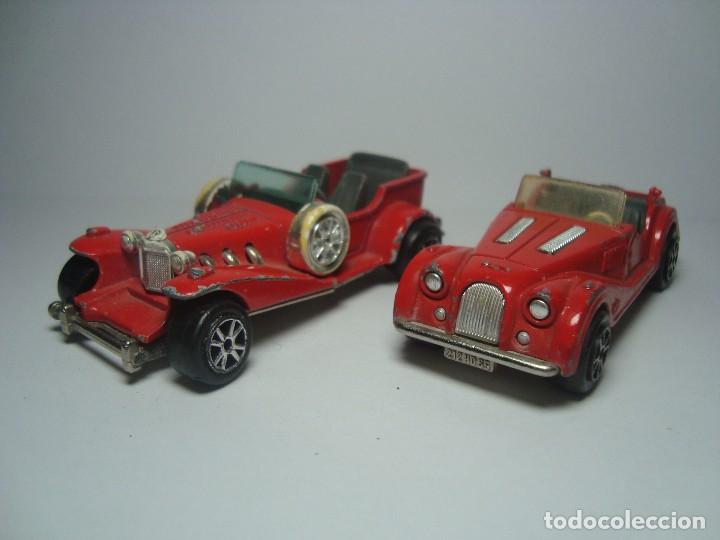 Coches a escala: LOTE DE 2 COCHES MORGAN Y EXCALIBUR DE MAJORETTE 1,64