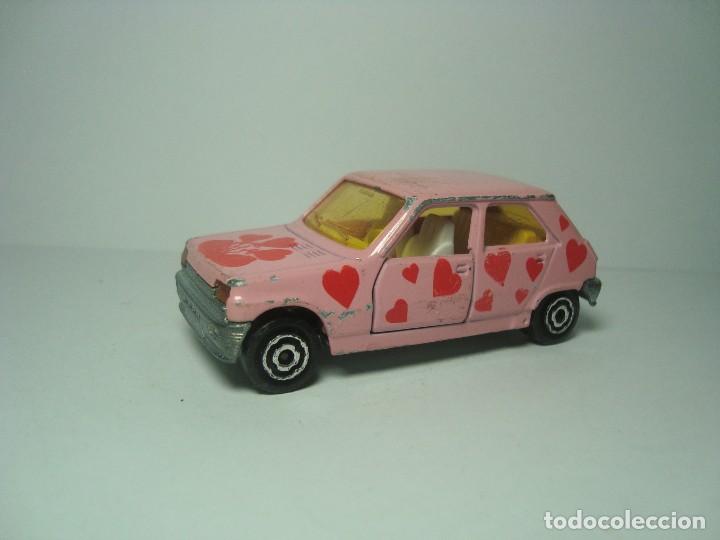 Coches a escala: RENAULT 5 ROSA LOVE 5 PUERTAS DE MAJORETTE 1,64