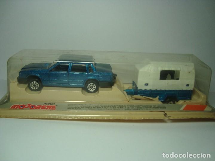 Coches a escala: VOLVO 760 CON REMOLQUE HIPICO CON CABALLO DE MAJORETTE 1,64 EN CAJA