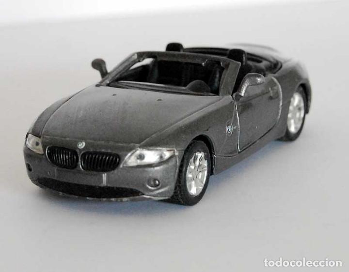 Coches a escala: Coche a escala BMW Z4 Gris metalizado de Maisto. Escala 1/36