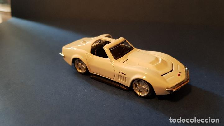 Coches a escala: BURAGO CORVETTE DE 1969 (ESC. 1/50 APROX)