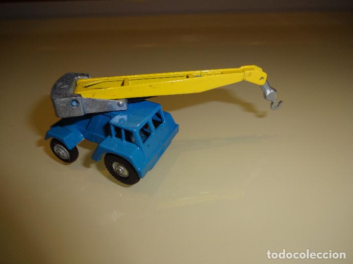 Coches a escala: Guisval. Cami&oacute;n con grua.