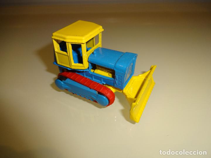 Coches a escala: Guisval. Tractor oruga