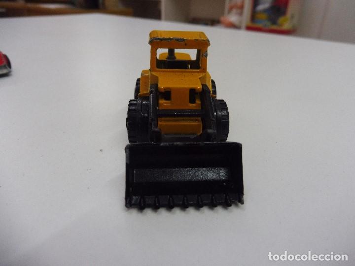 Coches a escala: Majorette Excavadora  n&ordm; 211 y 263 escala 1:87