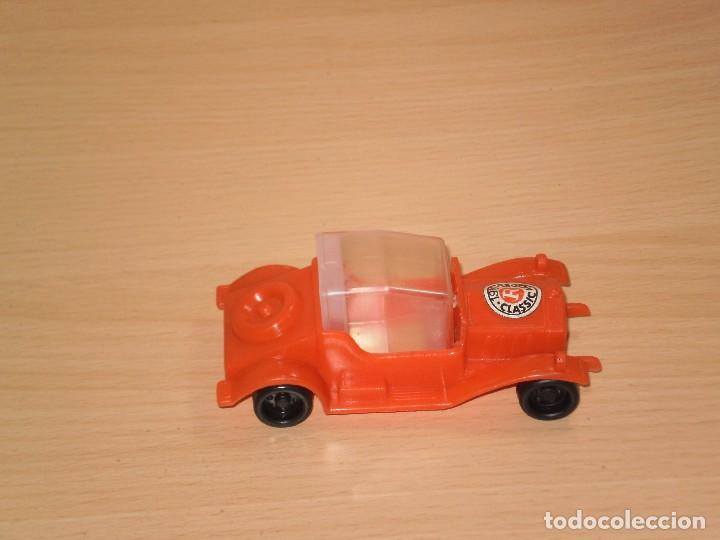 Coches a escala: COCHE CL&Aacute;SICO DE &Eacute;POCA EN PLASTICO DURO. PARECE QUE CONTENIA ANISETES . FERRER ( MADE IN SPAIN )