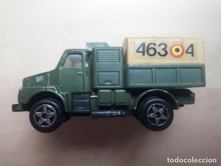 Coches a escala: GUISVAL CAMION MILITAR VOLVO ESCALA 1/64