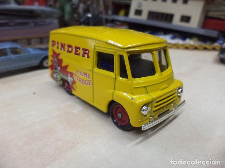 Coches a escala: Furgoneta Morris LD 150 Van.Corgi .Cirque Pinder.