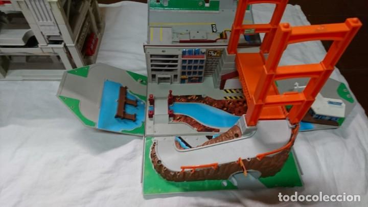 Coches a escala: LOTE ACCESORIOS DE  MICROMACHINES, SIN COCHES - Foto 3