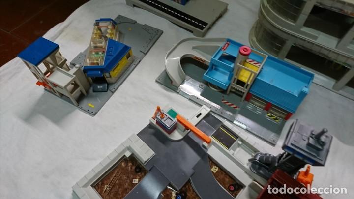 Coches a escala: LOTE ACCESORIOS DE  MICROMACHINES, SIN COCHES - Foto 5