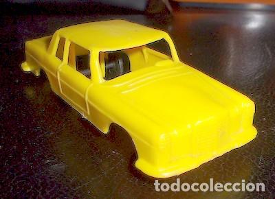 BARATIJA DE KIOSKO, COCHE DE PL&Aacute;STICO