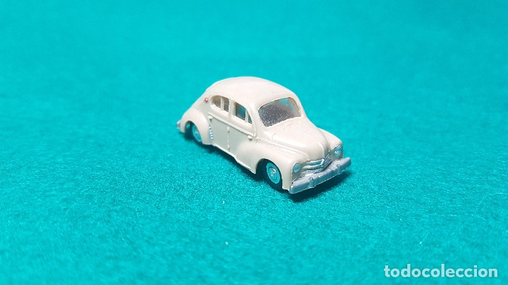 Coches a escala: EKO RENAULT 4 CV - Foto 1