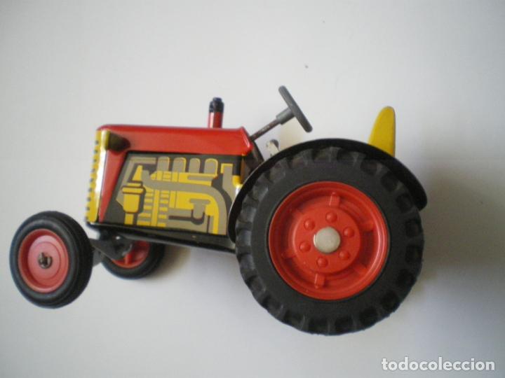 Coches a escala: TRACTOR CON REMOLQUE A CUERDA - Foto 1