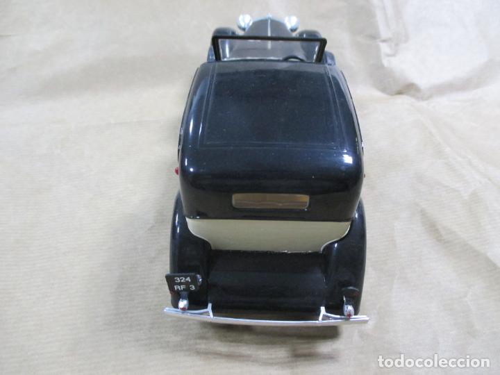 Coches a escala: ANTIGUO COCHE DE PL&Aacute;STICO. 21 CM. ESTILO INGL&Eacute;S. - Foto 3
