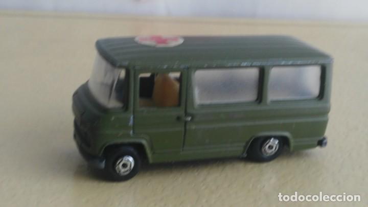 Coches a escala: ANTIGUO COCHE DE GUISVAL MERCEDES MINIBUS CRUZ ROJA