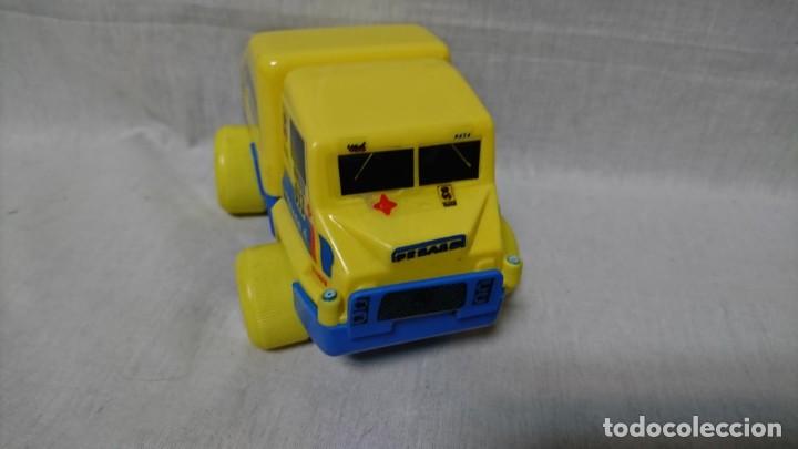 Coches a escala: CAMI&Oacute;N CAMEL TEAM PEGASO, MARCA ELIMBER, 15 CM. - Foto 6