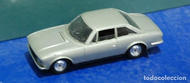 Coches a escala: LMV - Peugeot 504 coupe V6, metal y plastico, 3x4x10 cm