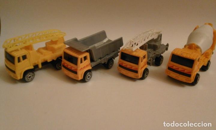 Coches a escala: MAISTO 4 CAMIONES - Foto 1