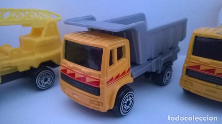 Coches a escala: MAISTO 4 CAMIONES - Foto 2