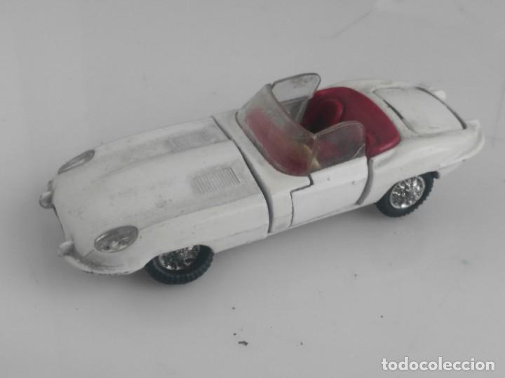 Coches a escala: antiguo coche de joal jaguar