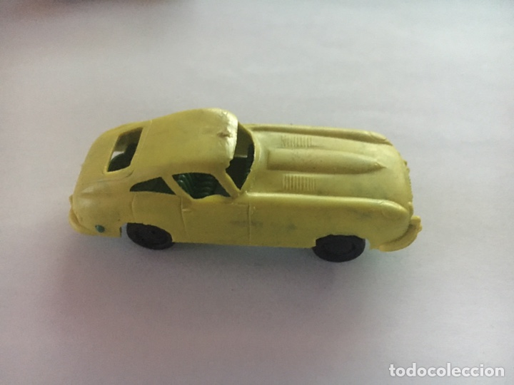 Coches a escala: Coche de pl&aacute;stico marca ZIX a&ntilde;os 70 - Foto 1