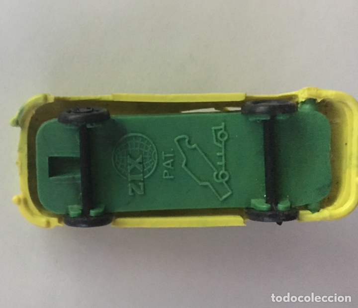 Coches a escala: Coche de pl&aacute;stico marca ZIX a&ntilde;os 70 - Foto 3
