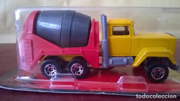 Coches a escala: MAJORETTE HORMIGONERA AVEC TOUPIE A BETON ECH. 1/100 #297