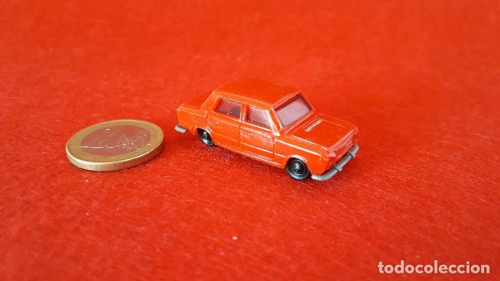 Coches a escala: COCHE EKO SEAT 124 ROJO