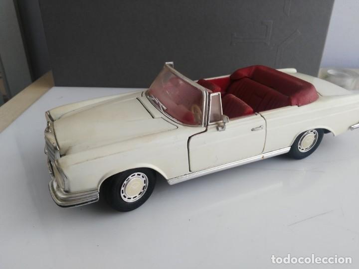 Coches a escala: coche antiguo mercedes 280 de maisto