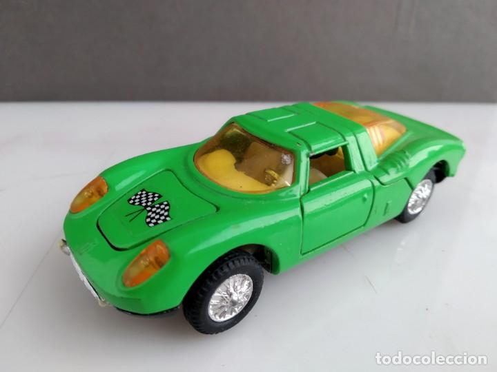 Coches a escala: antiguo coche de la marca JOAL FERRARI