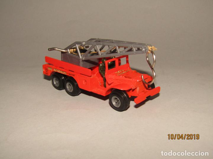 Coches a escala: Antiguo Cami&oacute;n DODGE SOS Automovil en Metal Inyectado de la Casa CHAMPION Fabricado en Francia.