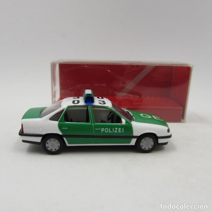 a Herpa 1//87 nº 042000 Opel Vectra cuatro puertas policía OVP #9239