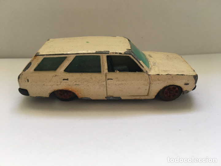 Coches a escala: SEAT 131 familiar blanco